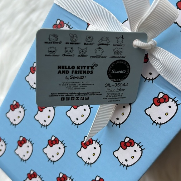 🆕 Hello Kitty Mug & Figurine Set Hand Painted Gift Set - Picture 4 of 7